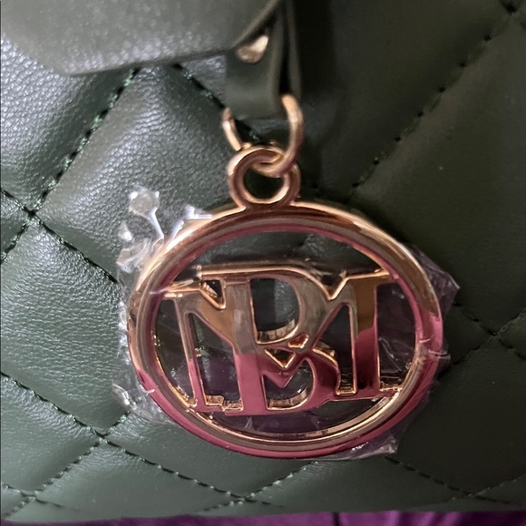 Badgley Mischka Big Diamond Quilted Tote with Front Lock - NWT - Picture 2 of 14